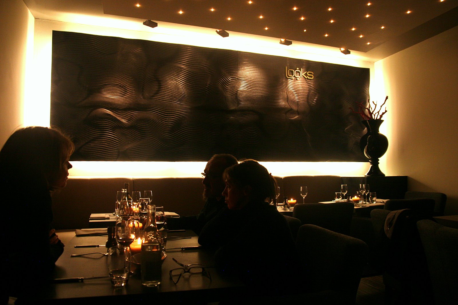 Restaurant Looks - Full Service by CuttingEdge